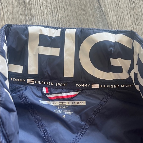 Tommy Hilfiger Women's Tri-Color Puffer Vest - Picture 3 of 5